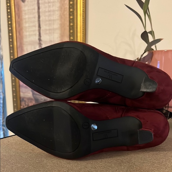 Elegant Oxblood Suede Ankle Boots - Picture 5 of 6